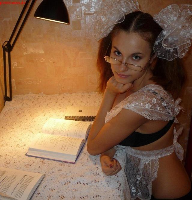 После выпускного молодая девка заигралась с самотыком 4 фотка