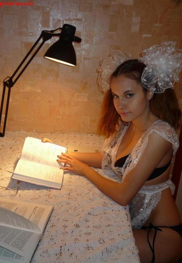 После выпускного молодая девка заигралась с самотыком 10 фотка